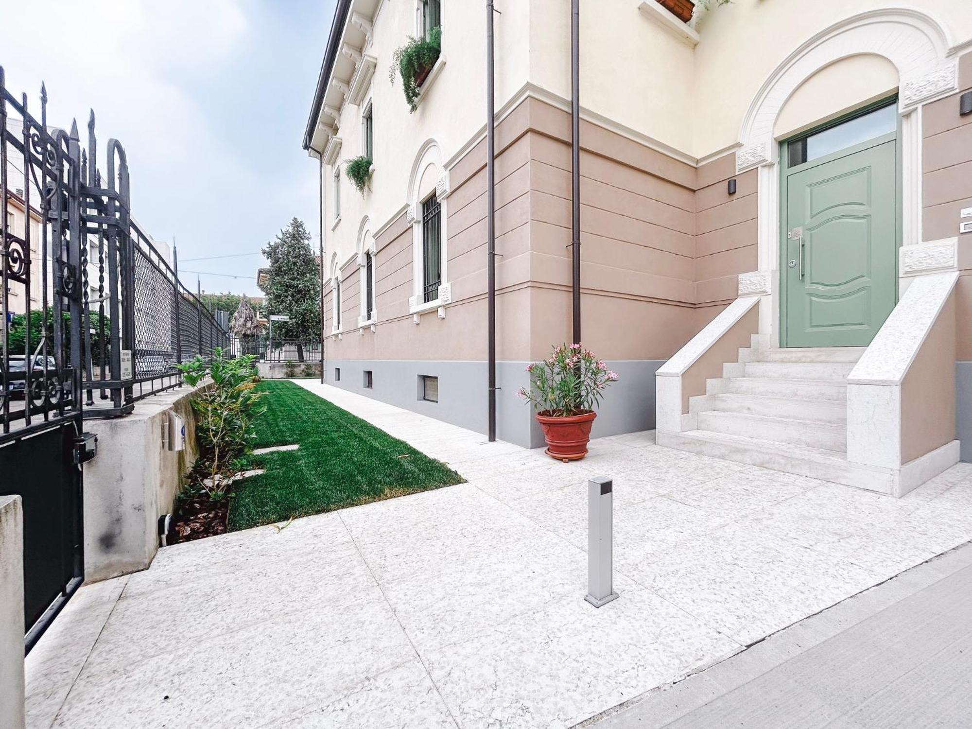 Via Poma Rooms Verona Exterior photo
