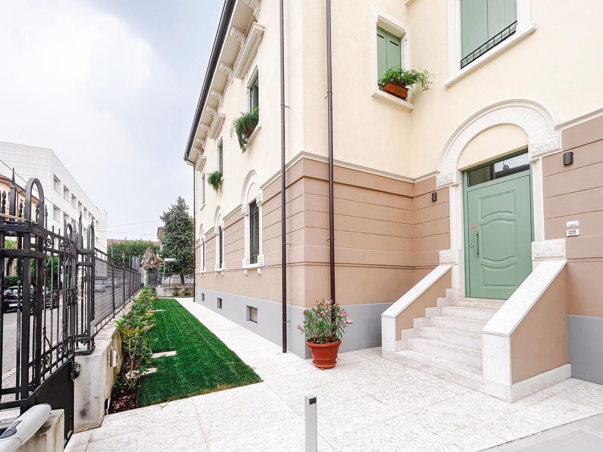 Via Poma Rooms Verona Exterior photo